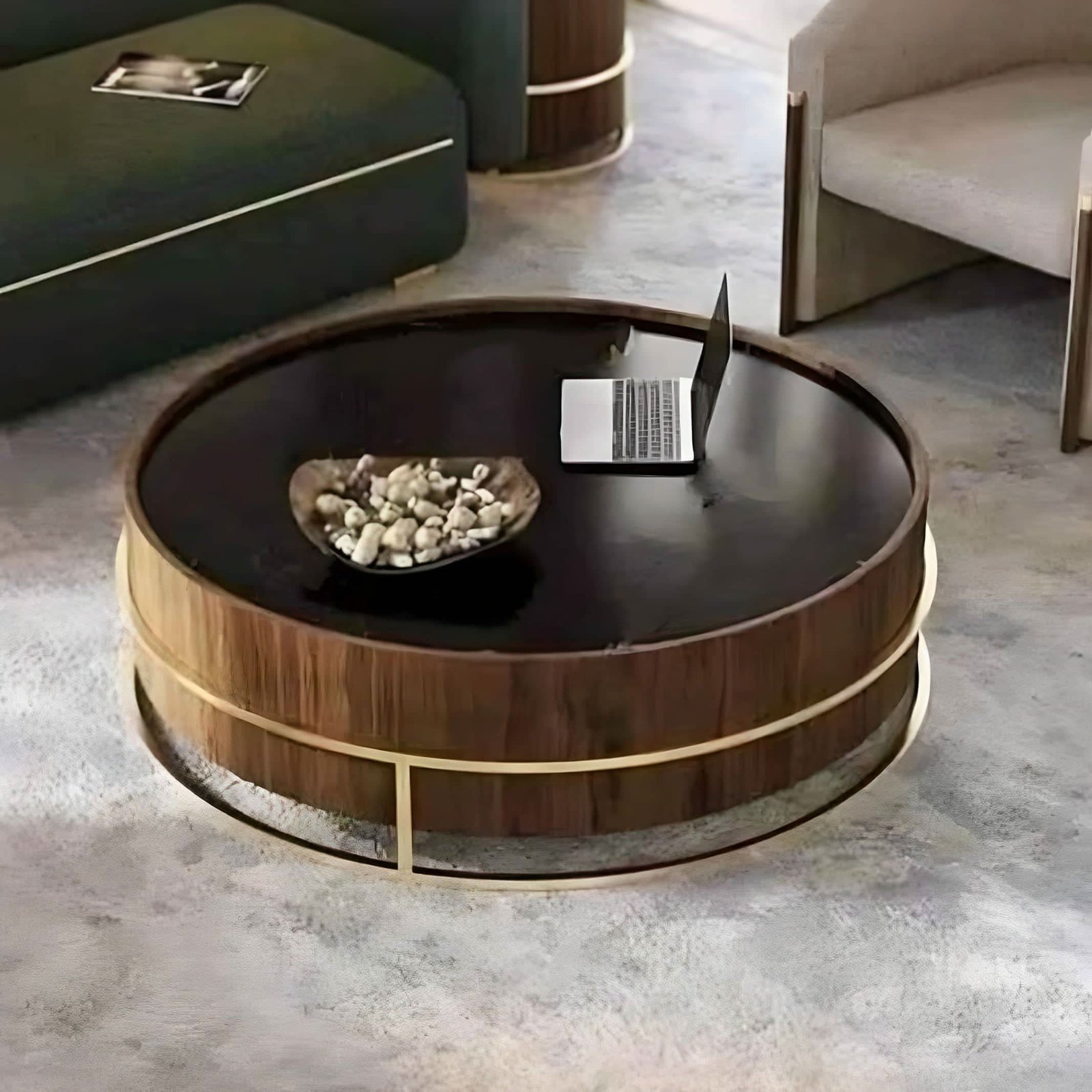 طاولة قهوة بني و ذهبي